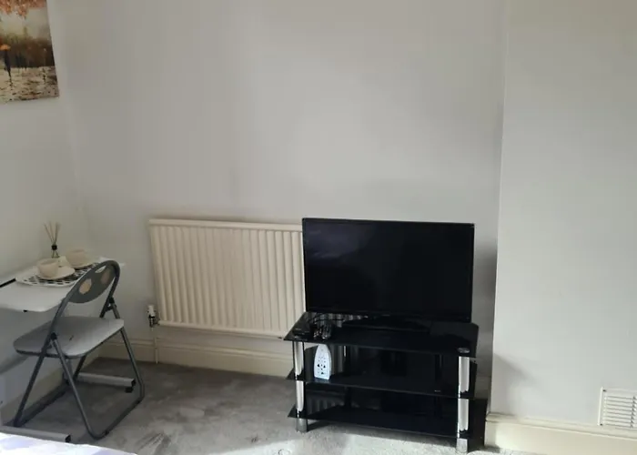 A Private & Beautiful Bedroom With Shared Bathroom In The Heart Of Bournemouth
