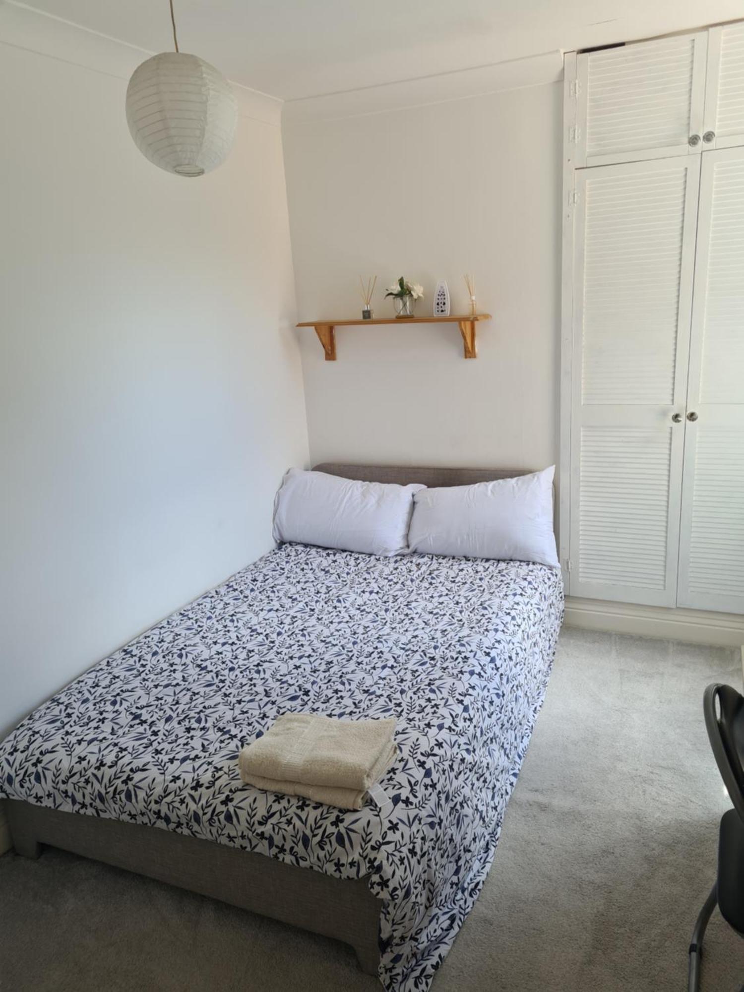 A Private & Beautiful Bedroom With Shared Bathroom In The Heart Of Проживание в семье Борнмут