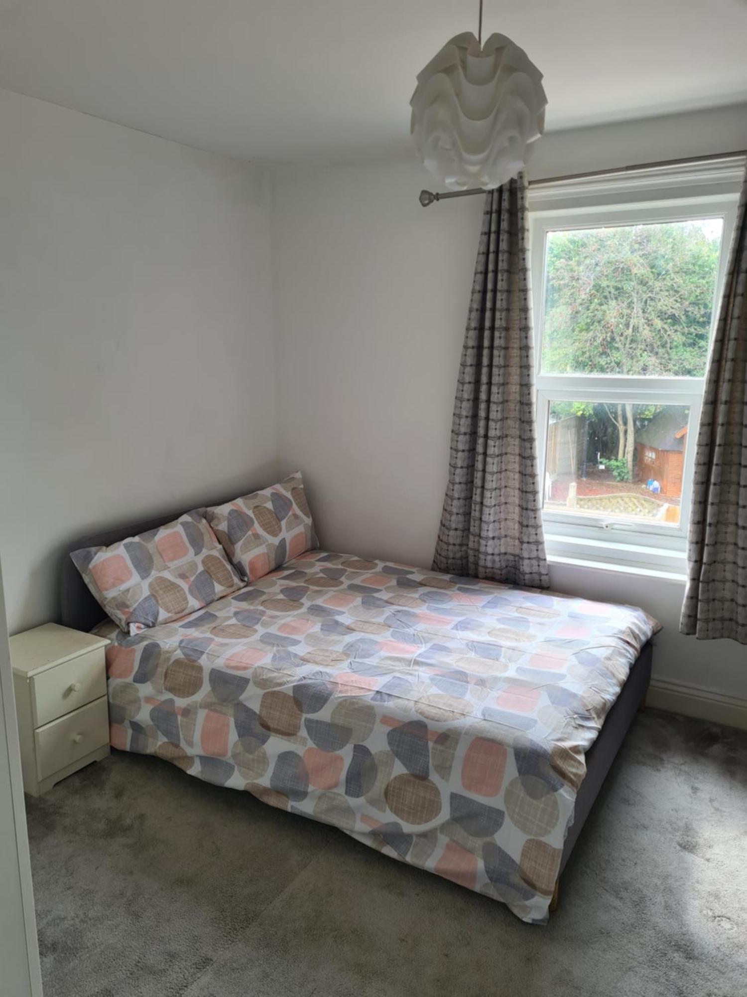 A Private & Beautiful Bedroom With Shared Bathroom In The Heart Of Проживание в семье *