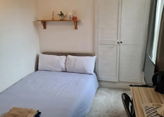 A Private & Beautiful Bedroom With Shared Bathroom In The Heart Of Bournemouth