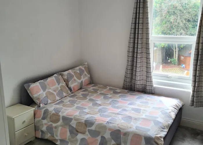 A Private & Beautiful Bedroom With Shared Bathroom In The Heart Of Bournemouth
