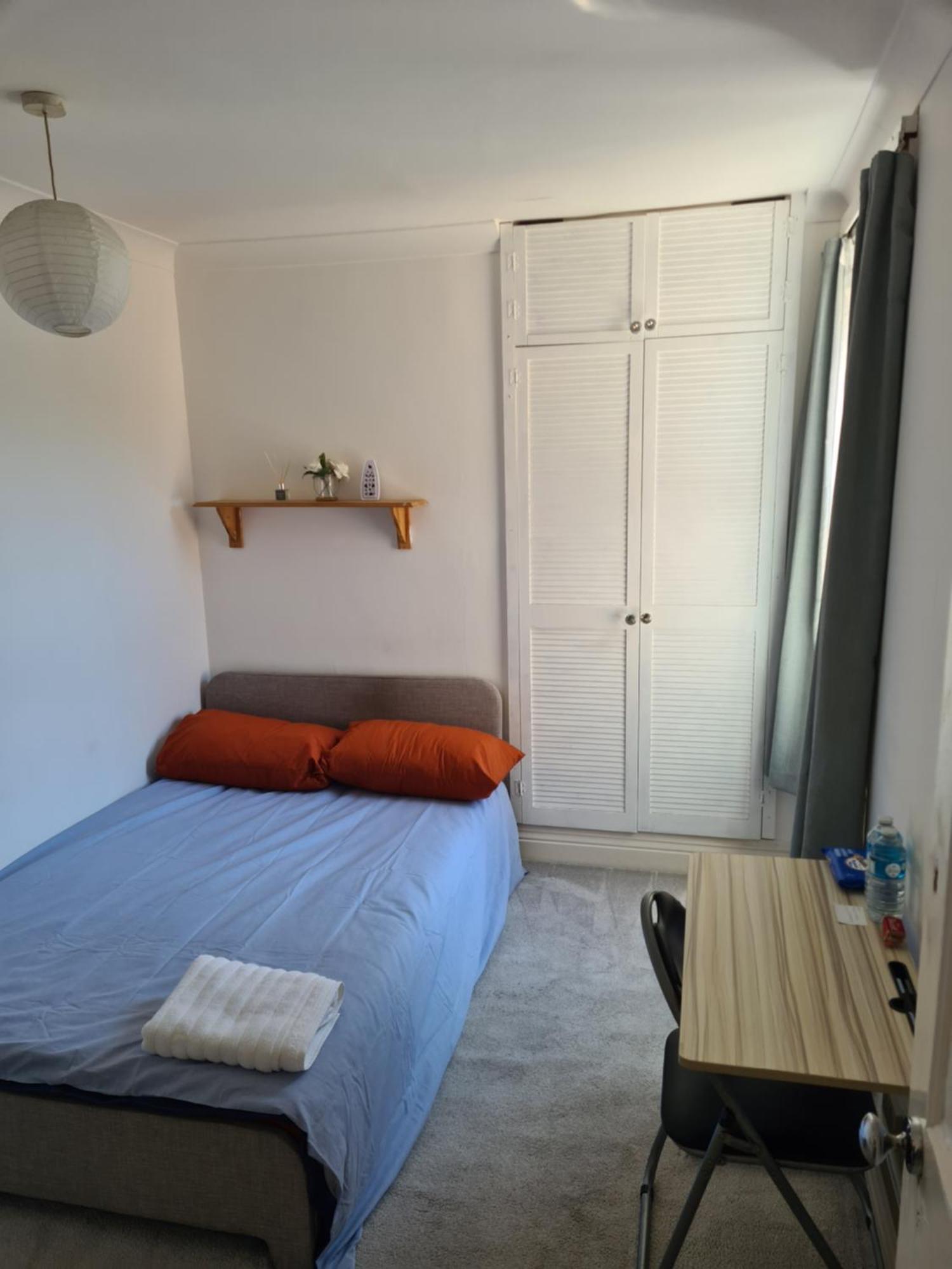 A Private & Beautiful Bedroom With Shared Bathroom In The Heart Of