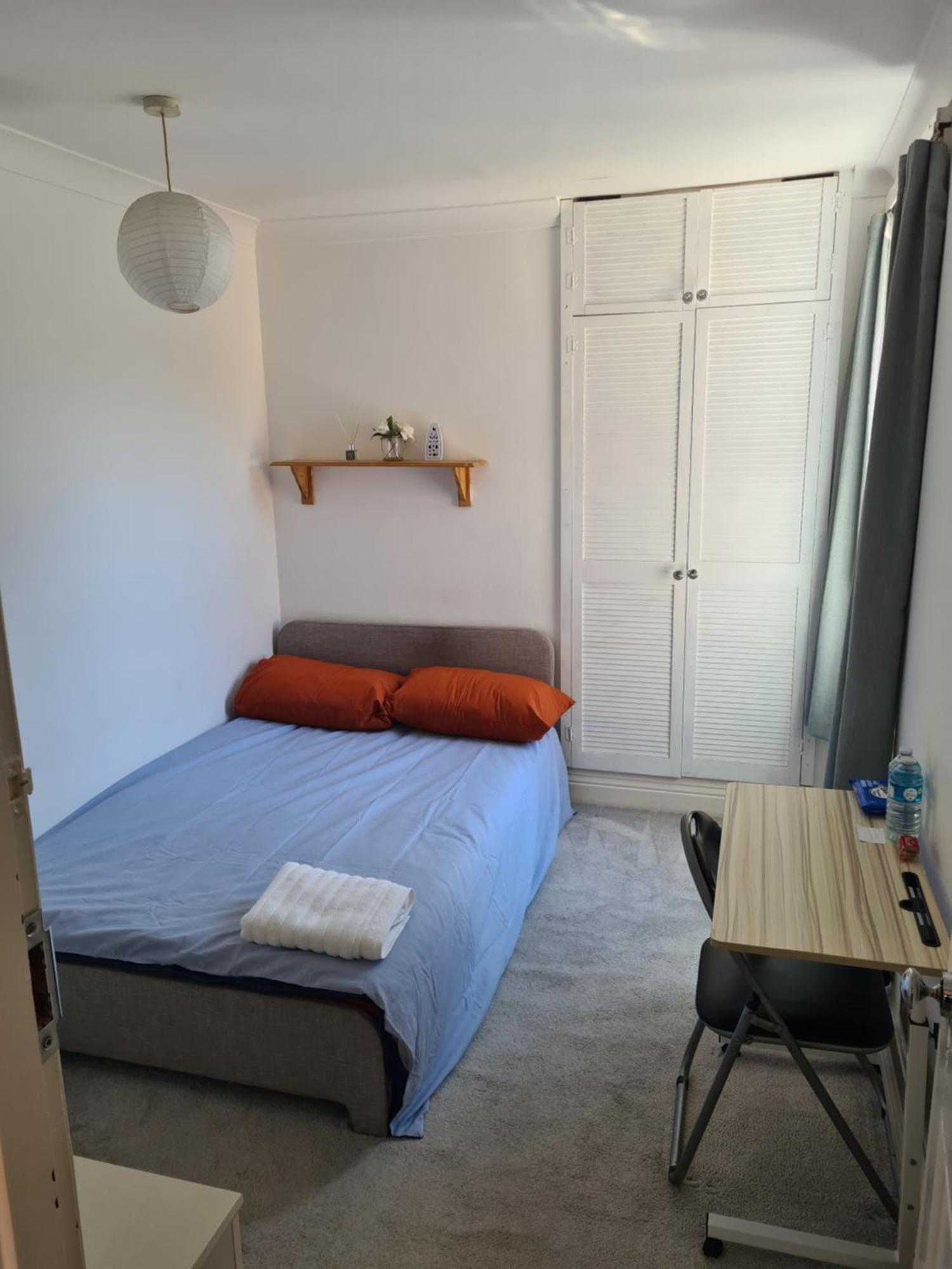 A Private & Beautiful Bedroom With Shared Bathroom In The Heart Of Bournemouth