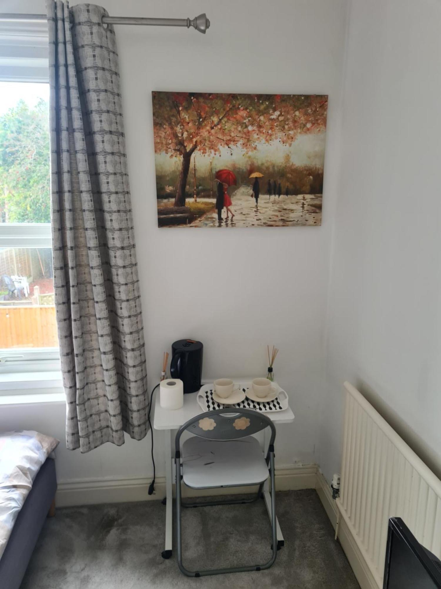 A Private & Beautiful Bedroom With Shared Bathroom In The Heart Of Bournemouth